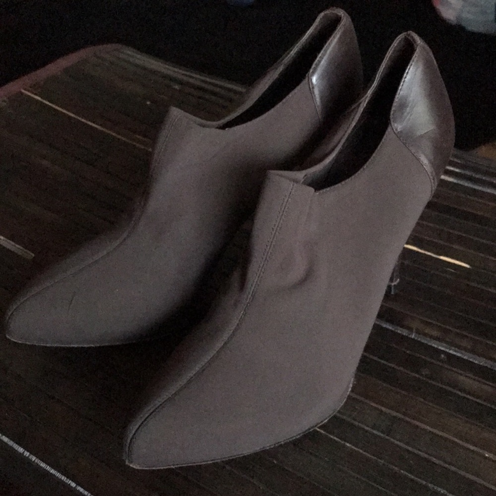🚨B2G1 DONALD J PLINER Brown Ankle Bootie Heels